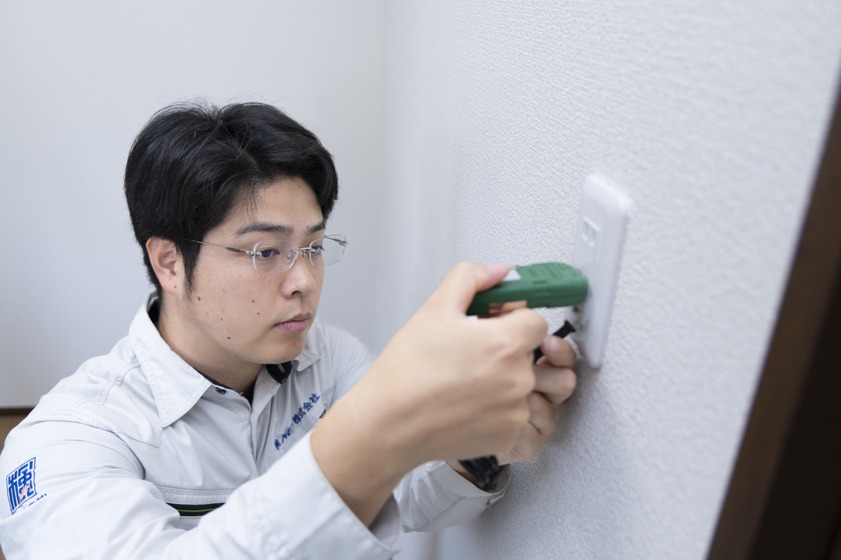 電気設備検査の様子